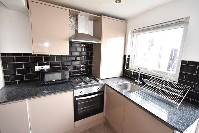 Studio To Rent In Whitechapel Road, London, E1