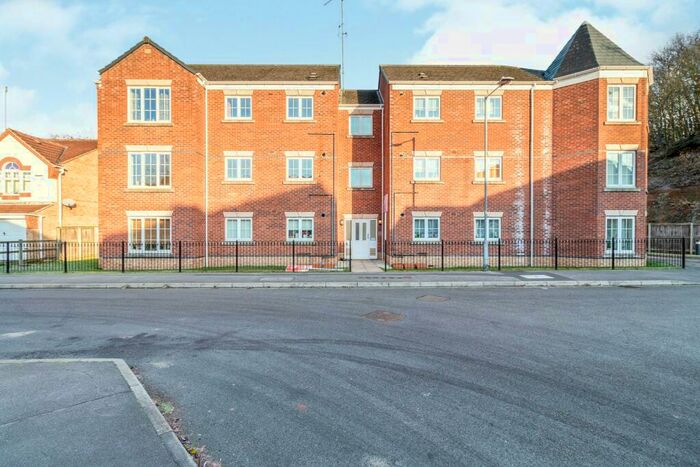 3 Bedroom Flat To Rent In Heathfield Way, Berry Hill, Mansfield, NG18
