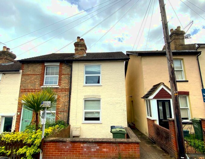 3 Bedroom Terraced House To Rent In Ludlow Rd, Guildford, GU2