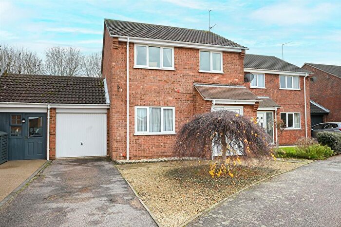 3 Bedroom Link Detached House For Sale In Potters Drive, Hopton, Great Yarmouth, NR31