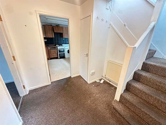 3 Bedroom Detached House To Rent In Mottram Close, West Bromwich, B70