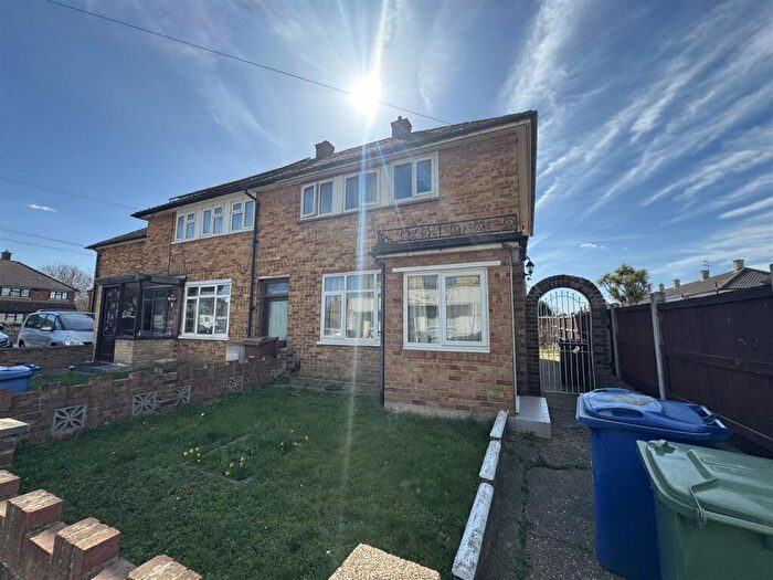 3 Bedroom House To Rent In Aire Drive, South Ockendon, RM15