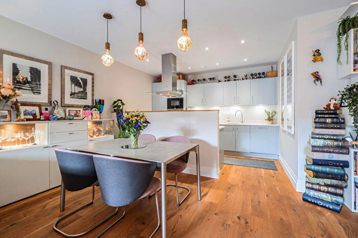 2 Bedroom Apartment For Sale In King Edward Vii Apartments, Kings Drive, Midhurst, GU29