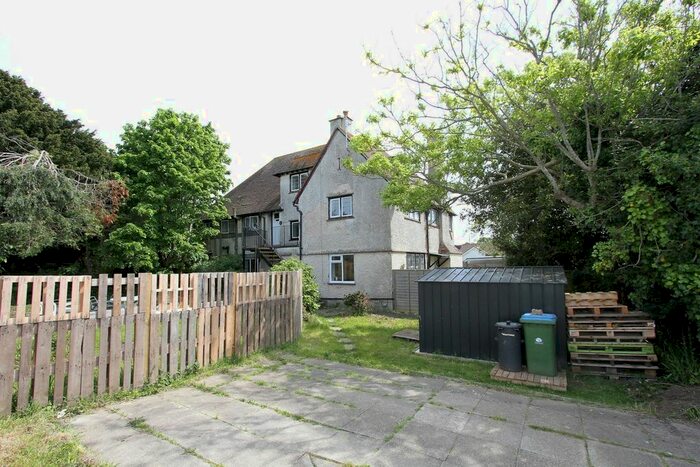 2 Bedroom Flat To Rent In Vernon Close, Rustington, BN16