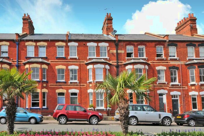 2 Bedroom Apartment To Rent In Station Road, Henley, RG9