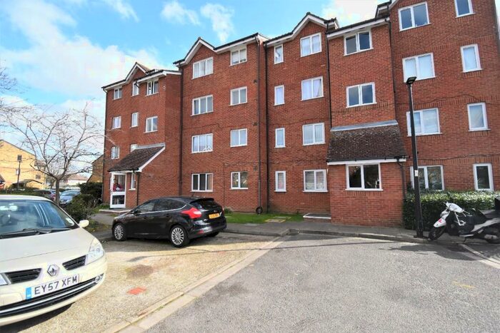 1 Bedroom Flat To Rent In Linnet Close, London, N9