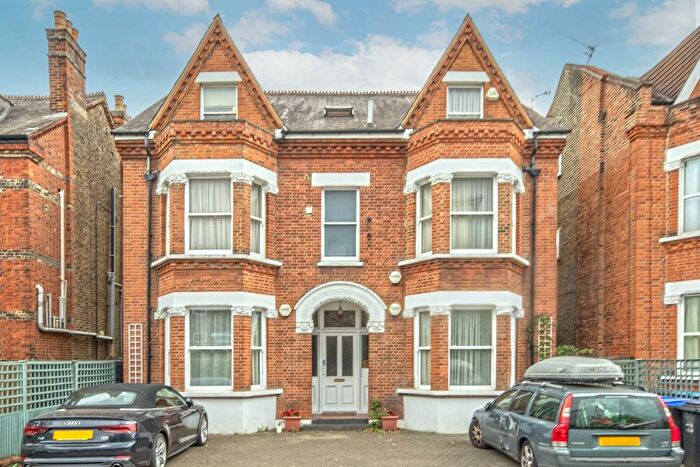 3 Bedroom Flat To Rent In Worple Road, London, SW19