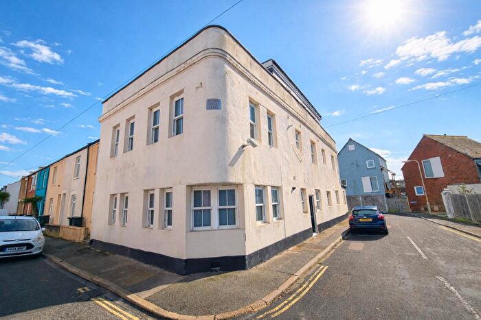 1 Bedroom Flat For Sale In Old Road, Gosport, PO12
