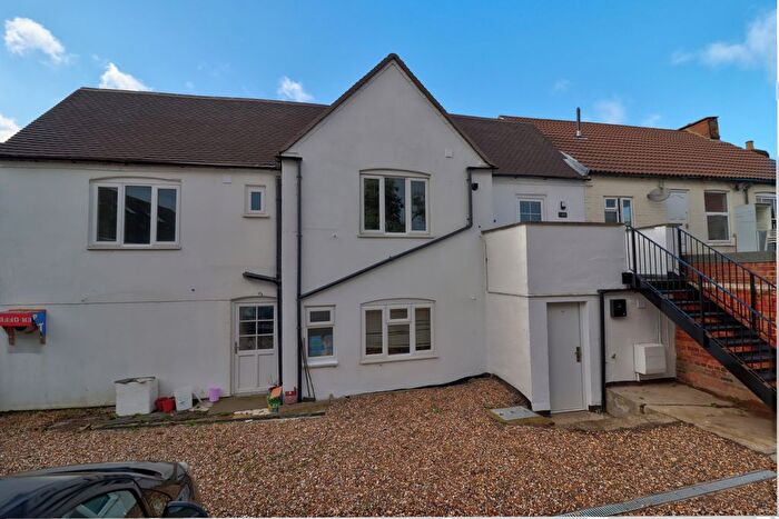 2 Bedroom Flat To Rent In New Road, Princes Risborough, HP27