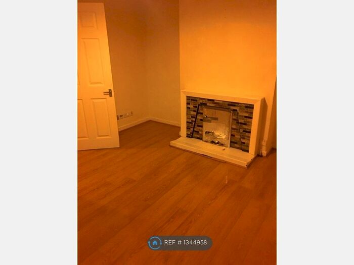 2 Bedroom Flat To Rent In High Street, Ingatestone, CM4