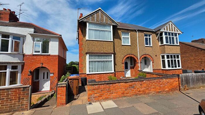 3 Bedroom Semi-Detached House For Sale In Rothersthorpe Road, Northampton, NN4