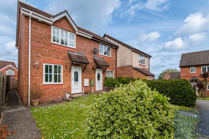 2 Bedroom End Of Terrace House For Sale In Oak Close, Exeter, EX6
