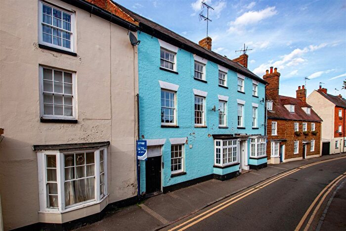 1 Bedroom Flat To Rent In Park Street, Towcester, NN12