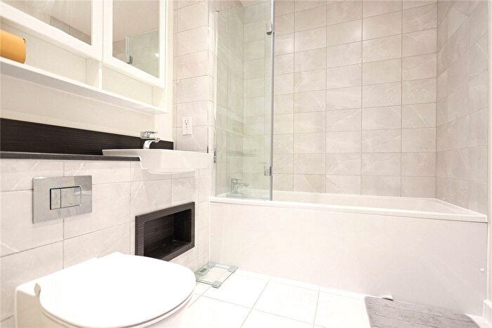 2 Bedroom Flat To Rent In Royal Engineers Way, London, NW7