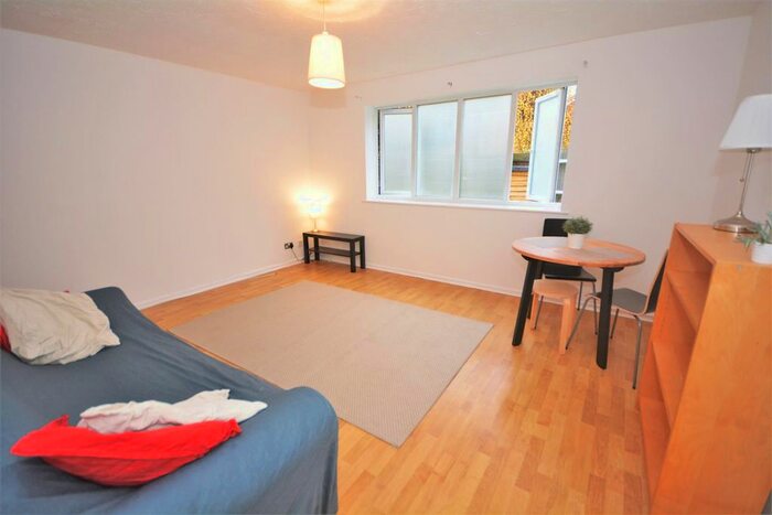 1 Bedroom Flat To Rent In Myrna Close, Colliers Wood, London, SW19