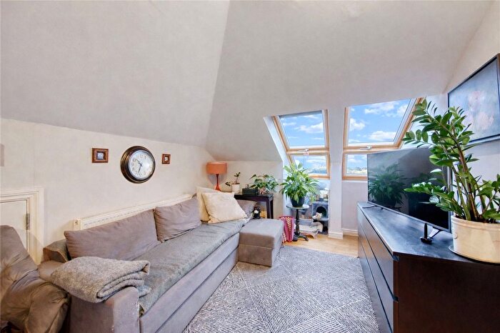 1 Bedroom Flat To Rent In Byton Road, SW17