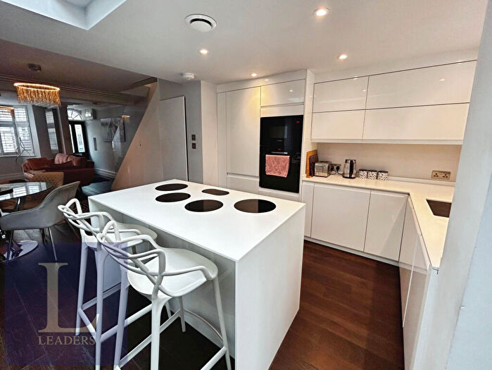 2 Bedroom Cottage To Rent In Marlborough Street, BN1