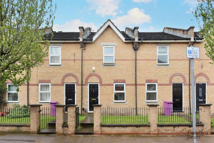 2 Bedroom Terraced House To Rent In Westferry Road, Isle Of Dogs, E14