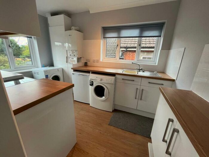 2 Bedroom Flat To Rent In Brockenhurst Road, Ascot, SL5