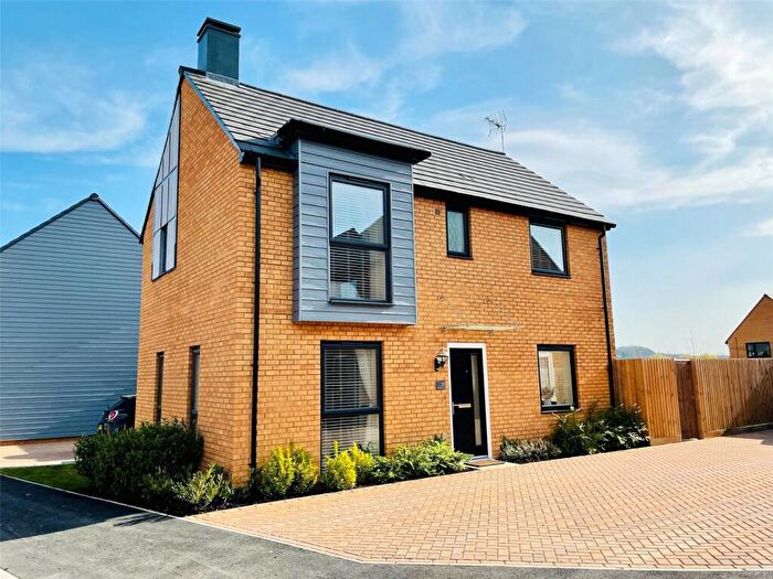 3 Bedroom Detached House For Sale In Centurion Way, Houghton Regis, Dunstable, LU5