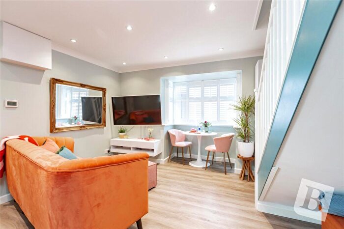 1 Bedroom End Of Terrace House For Sale In Rosslyn Avenue, Harold Wood, RM3