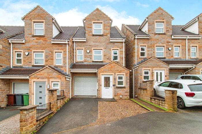 4 Bedroom End Of Terrace House To Rent In Clark Spring Court, Morley, Leeds, West Yorkshire, LS27