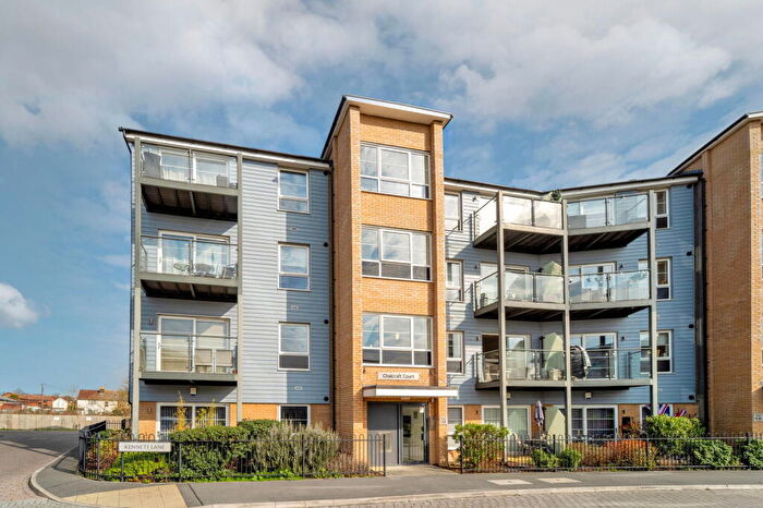 2 Bedroom Flat For Sale In Kennett Lane, Chertsey, KT16