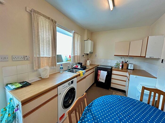 3 Bedroom Terraced House For Sale In Holly Walk, Scarborough, YO12