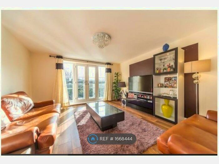 4 Bedroom End Of Terrace House To Rent In Redbud Road, Tonbridge, TN9