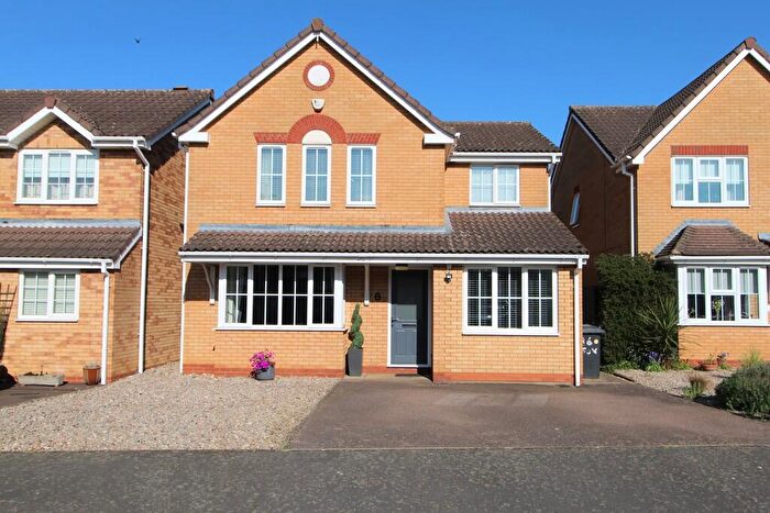 4 Bedroom Detached House For Sale In Foxglove Drive, Biggleswade, SG18