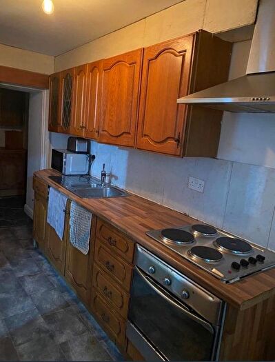 4 Bedroom Flat To Rent In Thornton Lodge Road, Hudders Field, HD1