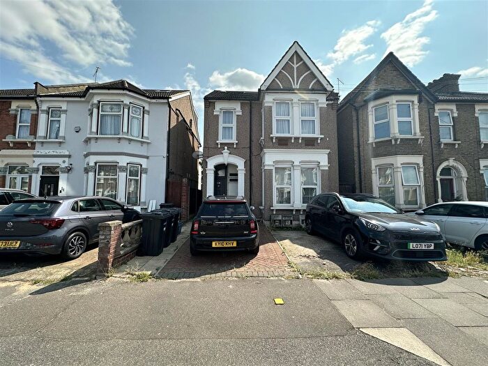 2 Bedroom Maisonette To Rent In Wellesley Road, Ilford, IG1