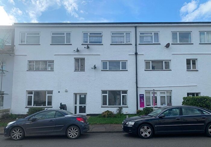 1 Bedroom Flat For Sale In Flat Duncan Court, - Beach Road, Clacton-On-Sea, Essex, CO15