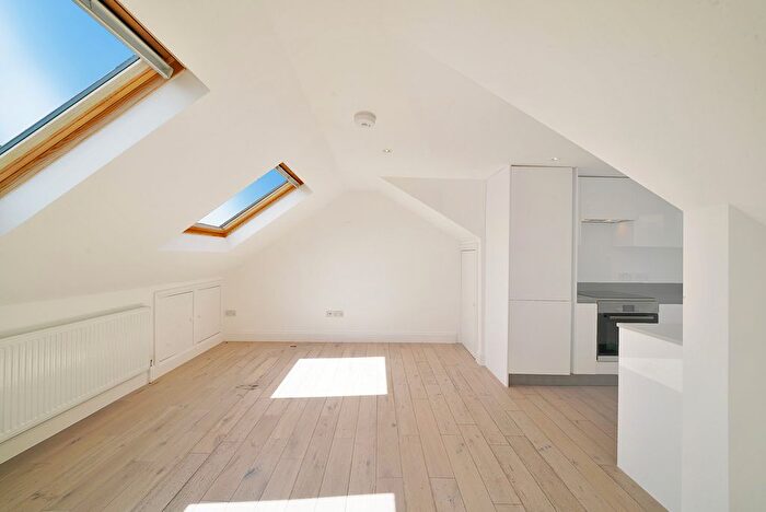 1 Bedroom Flat For Sale In Brougham Road, Acton, London, W3