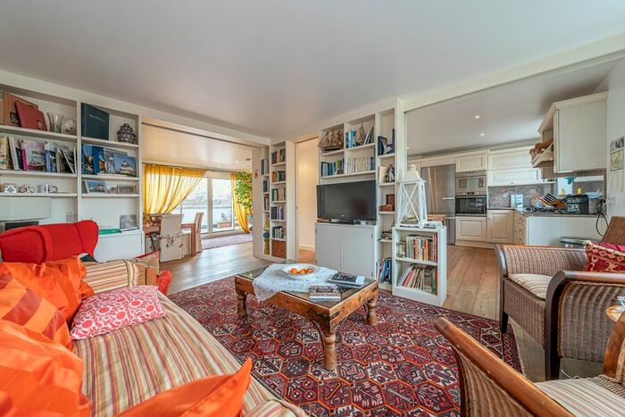 3 Bedroom Flat To Rent In Warwick Square, London, SW1V