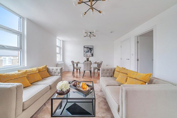 2 Bedroom Flat For Sale In Hetley Road, Shepherds Bush, London, W12