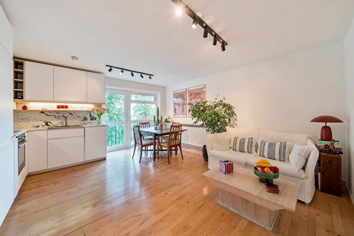 3 Bedroom Flat For Sale In Leigham Court Road, Streatham, London, SW16