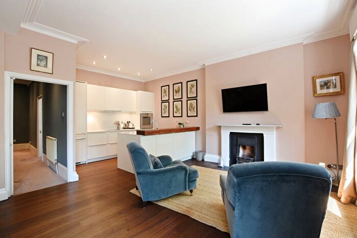 2 Bedroom Flat To Rent In Courtfield Gardens, London, SW5