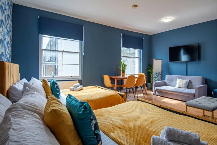 3 Bedroom Flat For Sale In Gloucester Terrace, Bayswater, London, W2