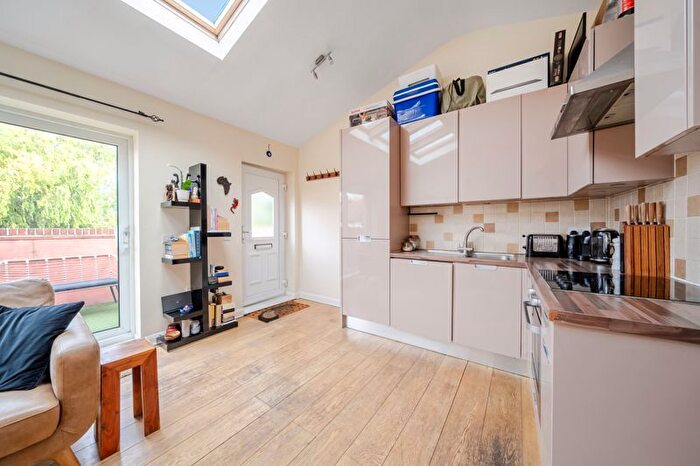 1 Bedroom Flat To Rent In Brewster Place, Kingston Upon Thames, KT1