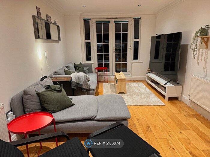 2 Bedroom Flat To Rent In Constable Mews, Bromley, BR1