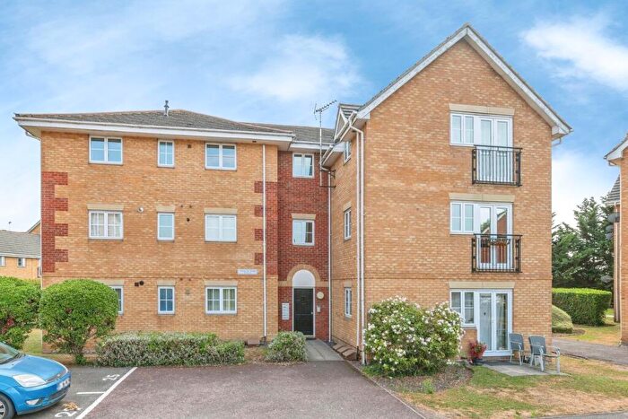2 Bedroom Apartment For Sale In Browning Drive, Wickford, SS12