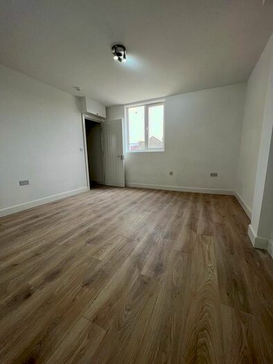 1 Bedroom Studio To Rent In High Road Leyton, London, E15