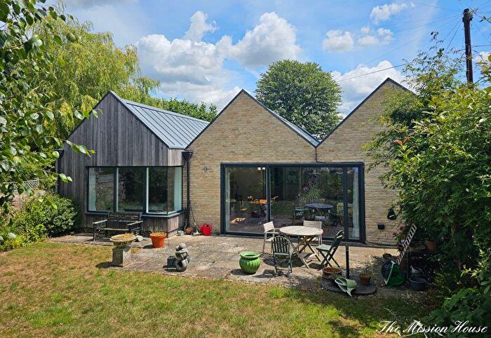 2 Bedroom Bungalow For Sale In Williamstowe, Combe Down, Bath, BA2