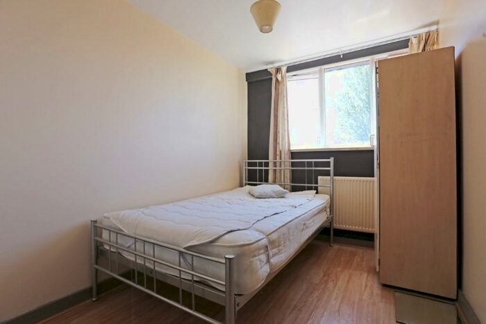 1 Bedroom Flat To Rent In Penn Gardens, Romford, London, RM5