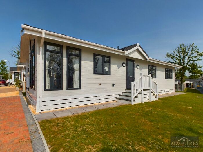 2 Bedroom Mobile Home For Sale In Llangynin, Carmarthenshire, SA33