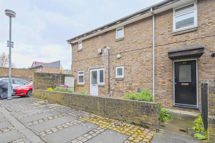 2 Bedroom Flat To Rent In Garnet Street, Wapping, London, E1W