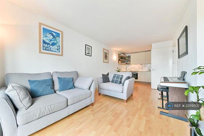 2 Bedroom Flat To Rent In Arizona Building, London, SE13