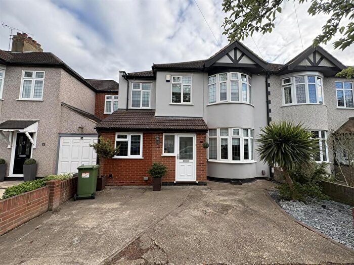 5 Bedroom End Of Terrace House For Sale In Hyland Close, Hornchurch, RM11