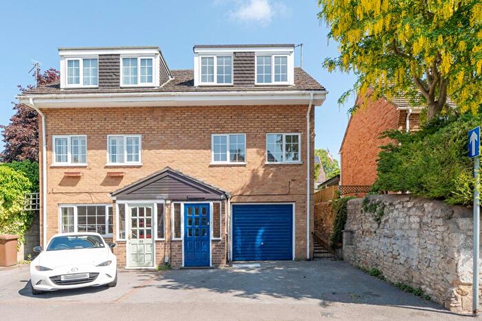 3 Bedroom Town House To Rent In High Street, Wheatley, OX33